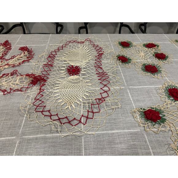 Vintage Hand-Crocheted Christmas Doilies Red Poinsettia Floral Set Holiday - Picture 4 of 7